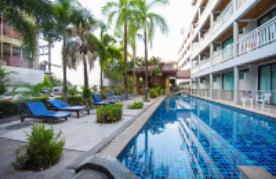 허니 리조트 카타 비치 주변 호텔