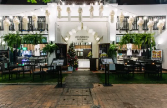 The Experience Walking Street Chiang Mai Hotels near Watchediluang Varaviharn