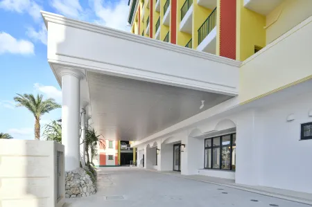 Lequ Okinawa Chatan Spa ＆ Resort Отели рядом с достопримечательностью «Американская деревня»