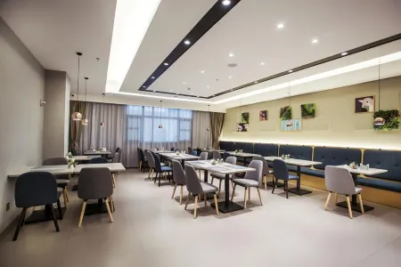 Homeinn Selected Hotel (Feng County Jiefang East Road Lao Dongguan Pedestrian Street)