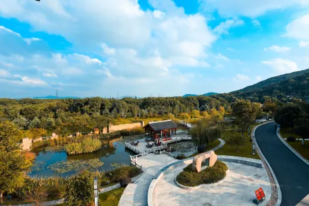 Sunwu Academy · Luofu Hotel Отели рядом с достопримечательностью «Shanghai Customs College Suzhou Branch»