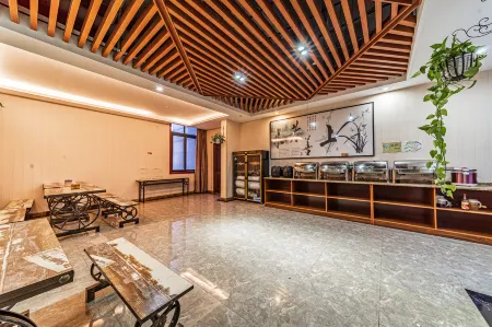 AiDePinYue Hotel (ZhangzhouXinzheng International Airport) Отели рядом с достопримечательностью «Huang Di's Hometown»