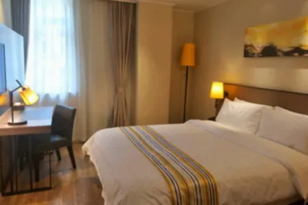 Homeinn Plus Hotel (Beijing Zhongguancun East Road) Отели рядом с достопримечательностью «Dazhong Temple Ancient Bell Museum»