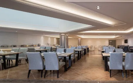 Vienna International Hotel (Guiyang Qingzhen Gaoyuan Mingzhu Junyueguoji)