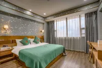 YoYo·Bird Days Hotel (Pneumatic Pool Subway Station, Minsheng Road, Hechi Street) Hôtels à : Jiaxiulou