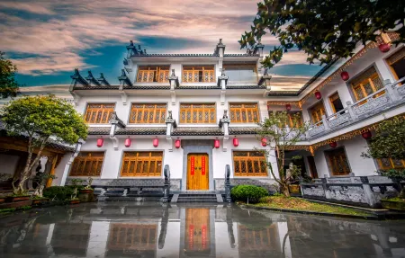 Xiuning Hengjianglou Homestay Отели рядом с достопримечательностью «Huangshan Panda Ecological Paradise»