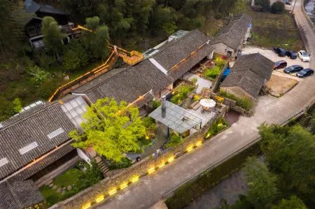 Longguan Channa.Ningbo Resort Отели рядом с достопримечательностью «Sanyintan (The Three Hidden Pools)»