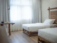 Yili Yunshan Hot Spring Guesthouse Hotels in Luding