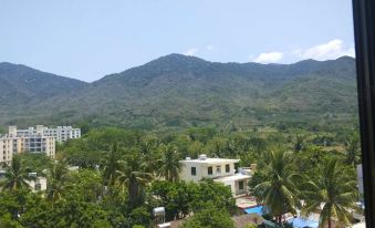 Ledong Fujiayuan Holiday Hotel