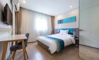 Motel Hotel (Shanghai Changping Road Metro Station)