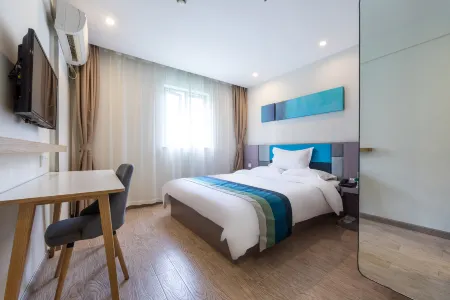 Motel Hotel (Shanghai Changping Road Metro Station)