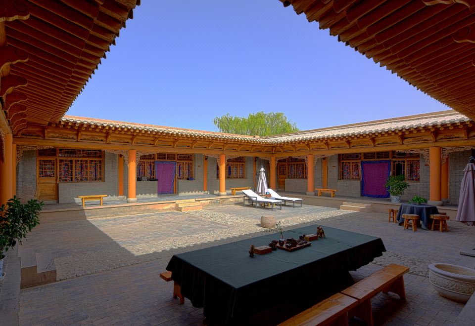 1. 더 실크 로드 ..