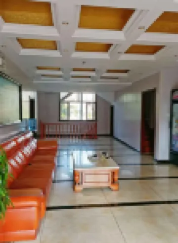 Xinhua Hotel (Lvliang Railway Station Lvliang College)