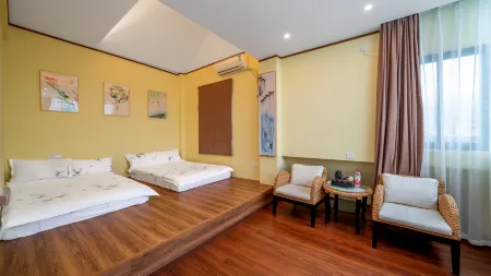 Floral Hotel·Zhaoqing Companion Moon Hotel (Xinghu Archway Seven Star) Отели рядом со станцией Zhaoqing Railway Station