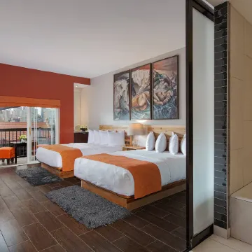 Ravel Hotel Trademark Collection by Wyndham Отели рядом с достопримечательностью «Мидтаун-Ист»