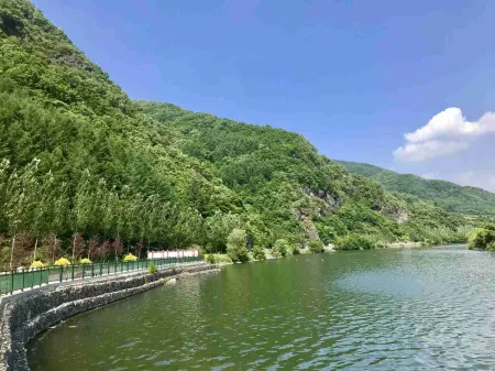 Lake side fish restaurant