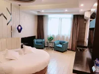 Qingmu Hotel (Zhenjiang Danyang Houxiang Central Street)