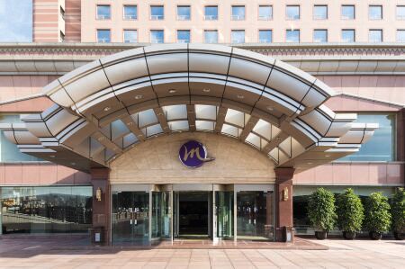 Grand Mercure Urumqi Hualing Accor (CCMALL Times Square in Hongshan Park) Отели рядом с достопримечательностью «Xinjiang Institute of Engineering»