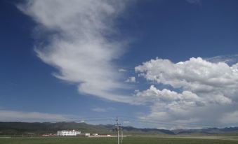 Xiahe Riyue Mountain Villa