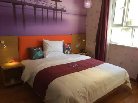 Pai Hotel (Yining Tianshan Road Airport)