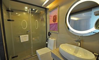 Hongfeng Hotel (Nanjing Xinjiekou Zhangfuyuan Subway Station)