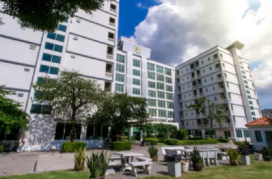 ซันเดย์ แพลตตินั่ม สวีท โรงแรมใกล้Phattanakan Life Complex