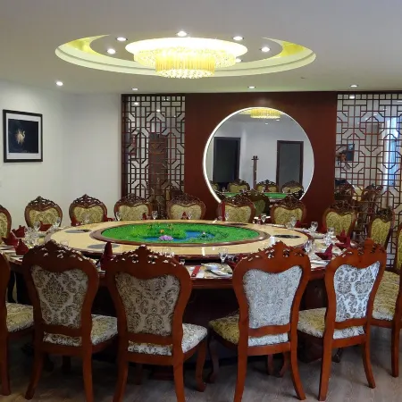 Double Dragon Holiday Hotel(Anqing Railway Station)