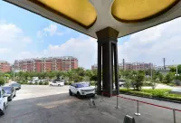 Suzhou International Hotel - parking