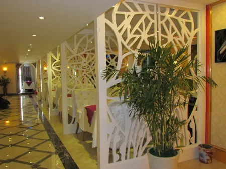 Qiongtian Hotel (Better Life Plaza, Huaihua Railway Station) Отели рядом с достопримечательностью «Huaihua Vocational and Technical College»