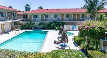 California Suites Hotel Отели рядом с достопримечательностью «Университет Калифорния, Сан-Диего»