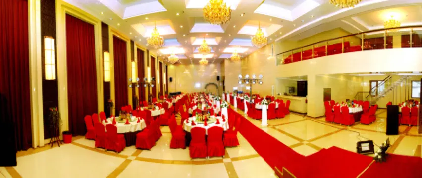 Donglong Hotel Отели рядом с достопримечательностью «Revolution Leader Memorial»