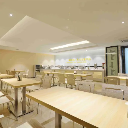 Queen Design Hotel (Qiandeng Lake Resort Guicheng Subway Station Branch)