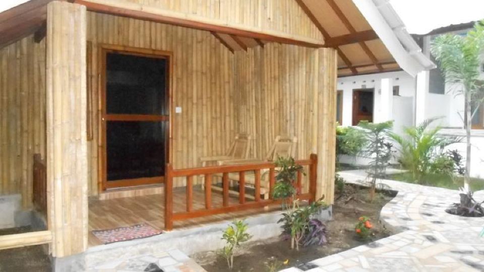 Cemera Meno Bungalow Inn