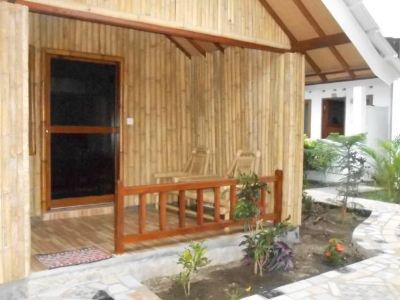 Cemera Meno Bungalow Inn