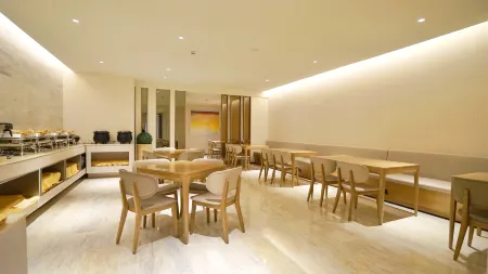 Ji Hotel (Shanghai Xujiahui Tianyaoqiao Road) Отели рядом с достопримечательностью «Longhua Temple»