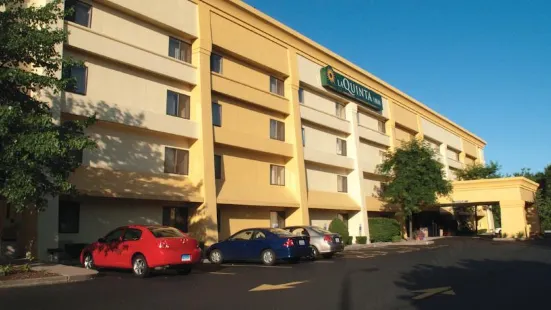 La Quinta Inn & Suites by Wyndham Hartford - Bradley Airport