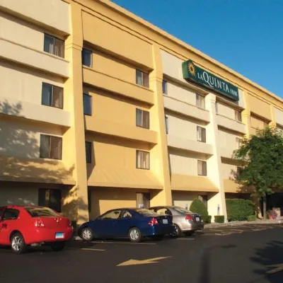 La Quinta Inn & Suites by Wyndham Hartford - Bradley Airport Hotels near Windsor Locks, CT Station