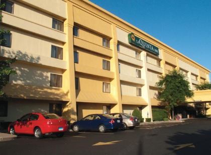 La Quinta Inn & Suites by Wyndham Hartford - Bradley Airport