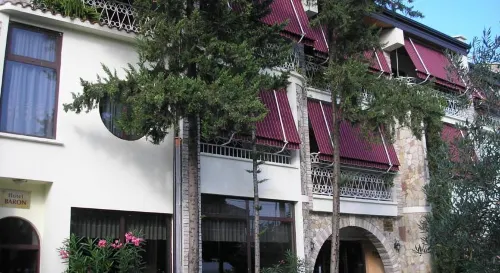 Hotel Baron - 3 ดาว