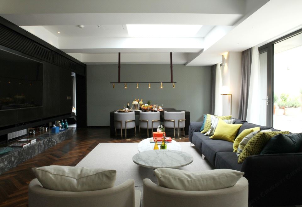 2. Maison G..