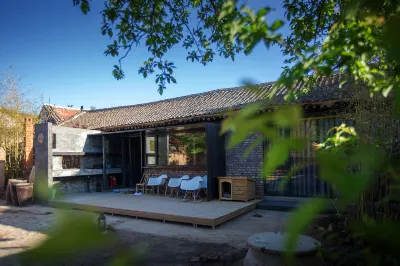 Hidden Township Li Shanyu Xiaoyuan Homestay (Beijing Hu called Branch) فنادق في 