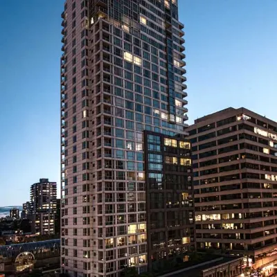 Carmana Hotel & Suites Hotel dekat Akuarium Vancouver