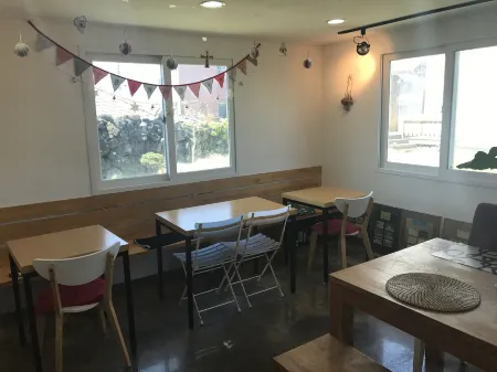 Jeju Manon Unshared House Pension Отели рядом с достопримечательностью «Aewol Coast Road»