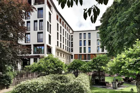 Bvlgari Hotel Milano Отели рядом с достопримечательностью «Миланский университет Бикокка»