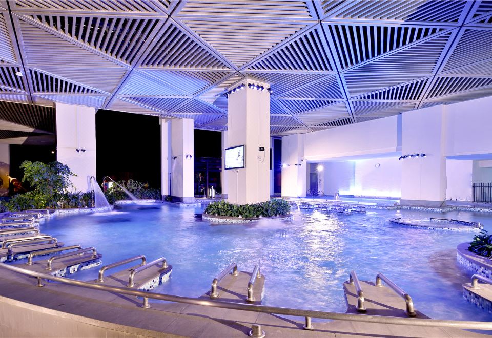 비촨 쿵중 핫 스프링 호텔 가족 여행