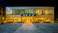 Rock Homeland International Hotel Hotels near CPC Daocheng County Committee Party School
