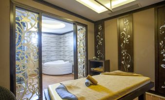 Muong Thanh Luxury Nhat Le Hotel