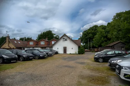 Little Foxes Hotel & Gatwick Airport Parking