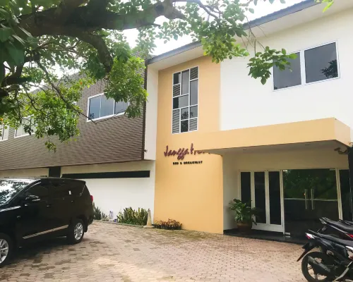 Jangga House Bed & Breakfast Hotel di Babura