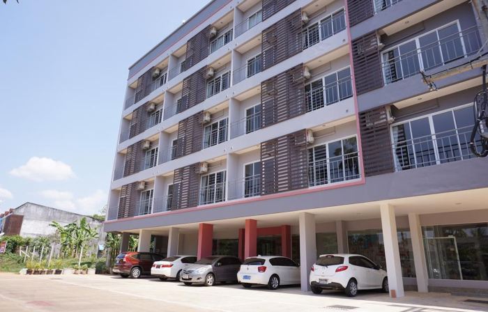 Chompu Nakarin Apartment